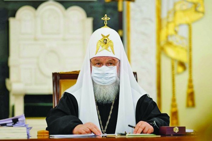 Premieră. Patriarhul Rusiei poartă mască în apariții publice. Masca, „o datorie creștină”