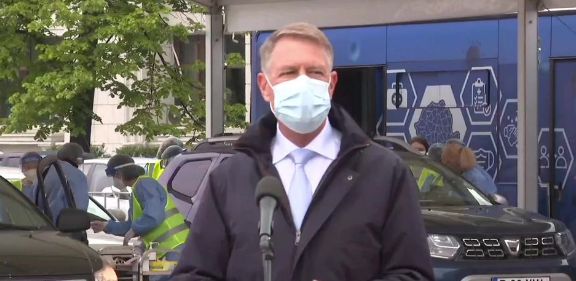 Iohannis a trecut pe la centrul de vaccinare din Piața Constituției: Suntem într-o nouă fază a campaniei – VIDEO