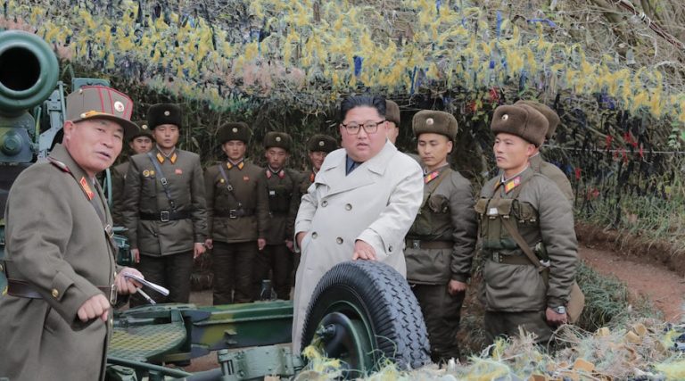 Ca la Auschwitz. Kim Jong-un instalează garduri electrificate cu 3300 de volți la frontiera cu China
