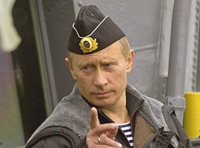 Biden dă înapoi în fața lui Putin. SUA renunță să mai trimită două distrugătoare în Marea Neagră
