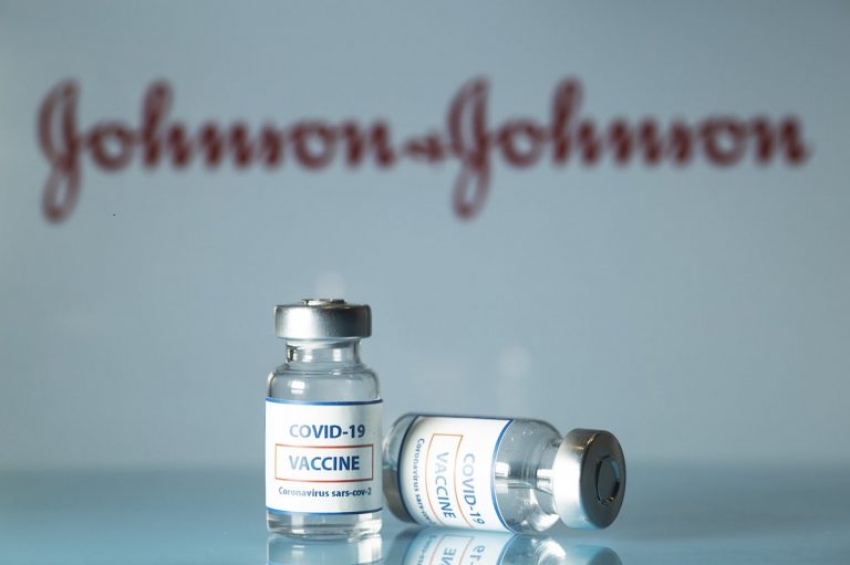 15 milioane de doze de vaccin Johnson&Johnson, stricate din greșeală