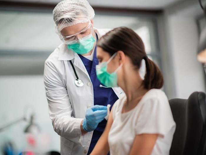 Vaccinarea neobligatorie. Încep condiționările!