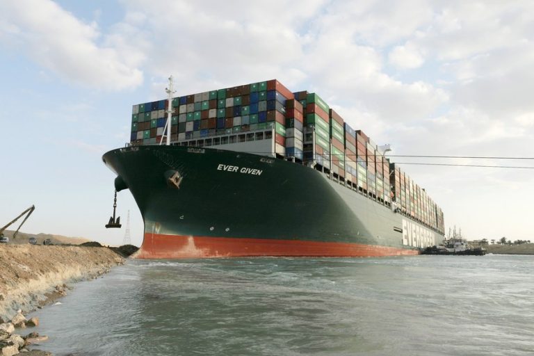S-a găsit vinovatul pentru blocarea Canalului Suez
