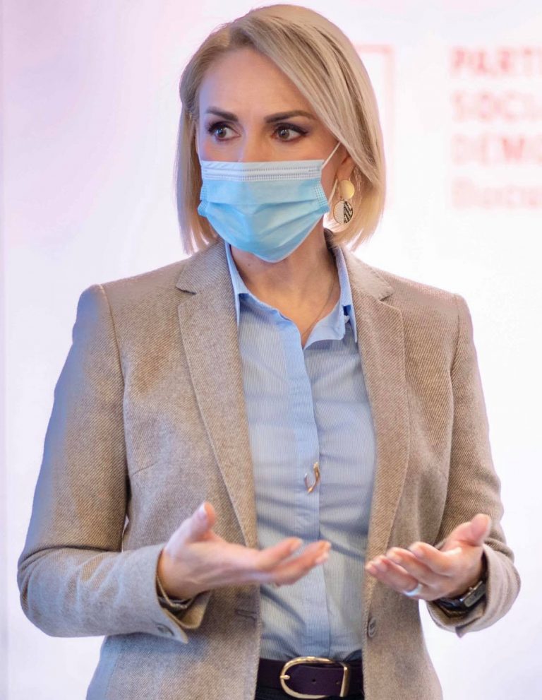 Firea, acidă la adresa lui Nicușor Dan și a frizurii sale: Să îl întrebe despre cârlionți