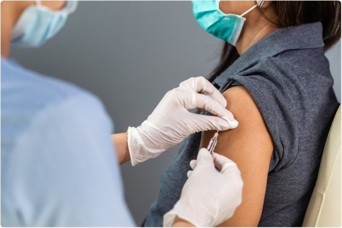 O doză sau două? Împărțirea injecțiilor încurcă regulile de călătorie ale UE