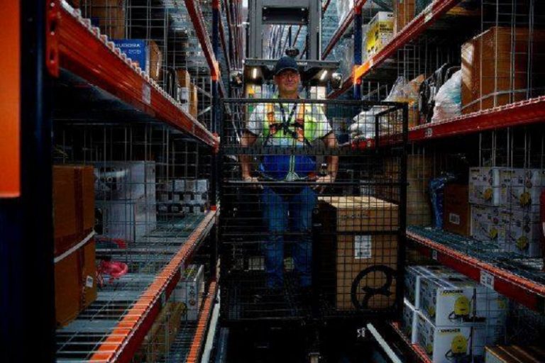 Depozitele Amazon, loc de rupt oasele pe repede înainte. Statistici ce dau fiori