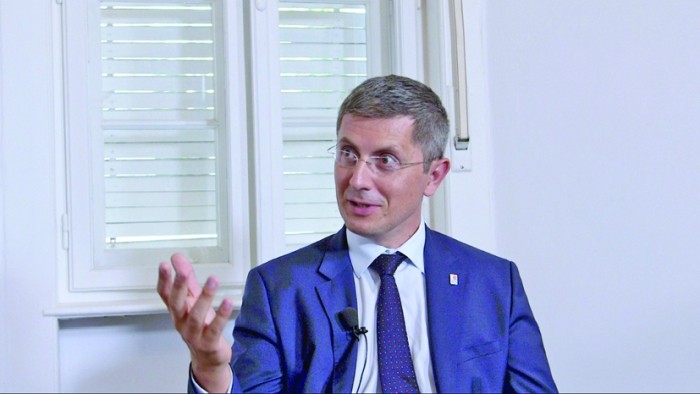 De 2 lei și 40 de bani USR