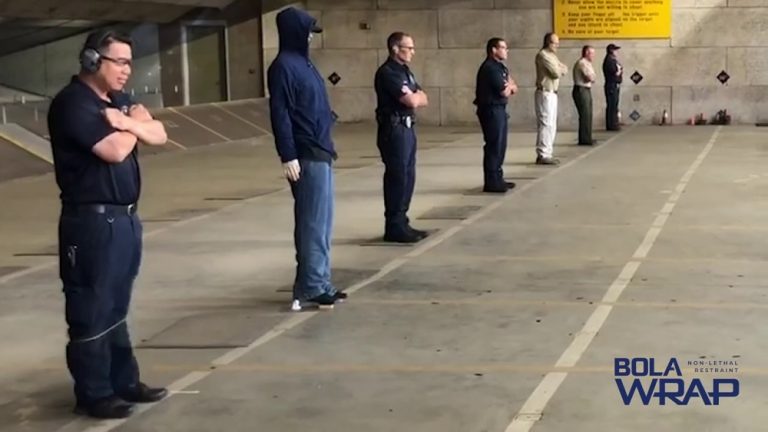 Poliția americană experimentează o nouă armă. Este descrisă ca „dezumanizantă și crudă”