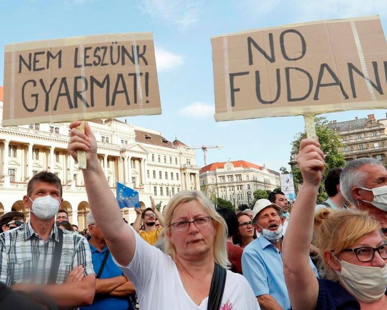Uriașă manifestație anti-chineză la Budapesta. „Occident, nu est”