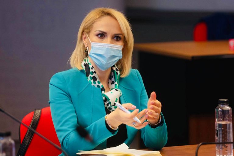 S-a săturat să îi audă nemulțumirile. Gabriela Firea pune tunurile pe Nicușor Dan: ”În loc să se dea ridicol cu bicicleta…”