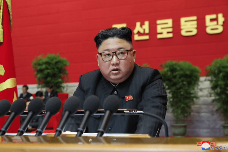 În premieră, Kim Jong-un recunoaște foametea în Coreea de Nord. Dar îi spune altfel