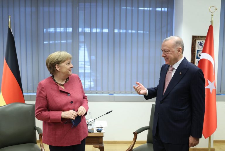 Merkel instituie auto-islamizarea. Germania își formează proprii imami