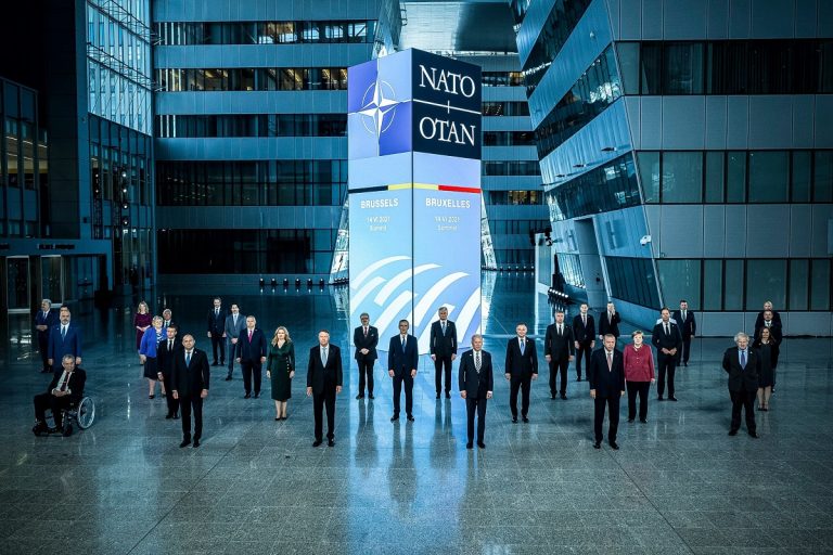 China sparge bilele NATO. Biden vrea box cu Putin cu mâna europenilor