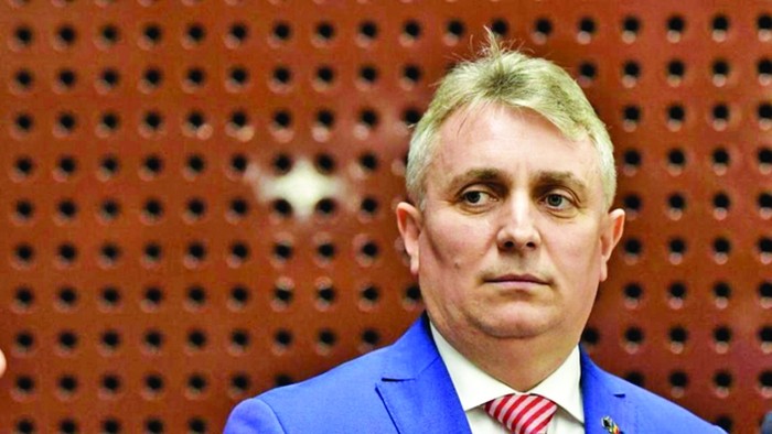 Peștele de la cap se-mpute! De ce nu vrea Bode concursuri pentru șefi?
