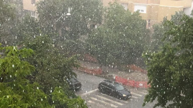ULTIMA ORĂ! Capitala, sub atenționare nowcasting de vreme rea: averse torențiale și descărcări electrice
