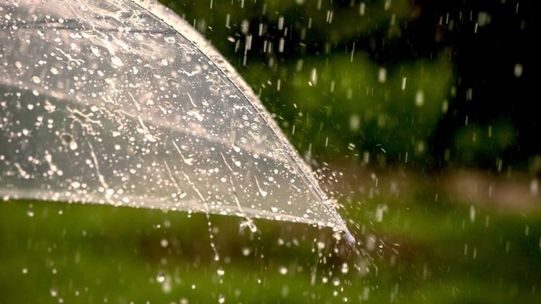 Meteo, 15 iunie. Încă o zi în care sunt anunțate ploi și descărcări electrice