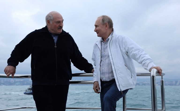 Lukașenko mârâie la NATO: În caz de nevoie, armata rusă va ajunge în 24 de ore în Belarus