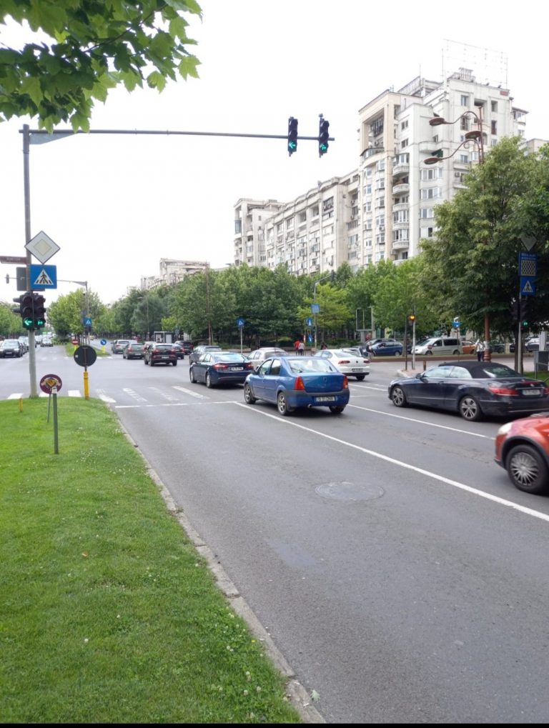 Au inventat semaforul cu patru culori. Pentru ce maşini va fi special introdusă nuanţa alb