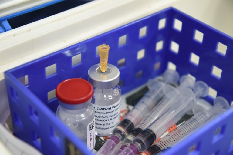 Vaccin împotriva Covid-19. Parlamentul European cere eliminarea brevetelor de laborator