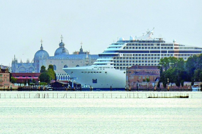 După 17 luni, primul vas de croazieră a ajuns la Veneția