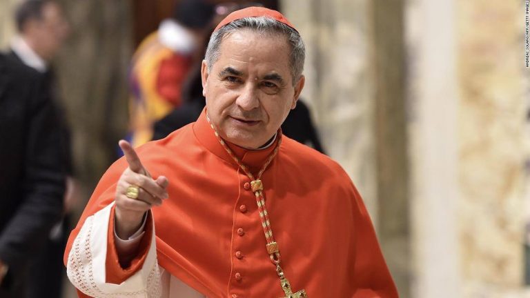Scandaluri financiare la Vatican: un cardinal și nouă persoane, în fața justiției
