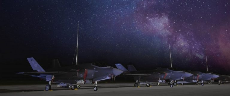 Fulgerele sunt fatale pentru F-35 Lightning. Piloții ironizează avionul pe Twitter