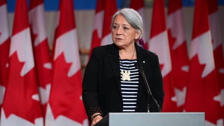 O indigenă, numită guvernator general al Canadei. „Solidari”, albii au mâncat o bucată de inimă crudă de focă