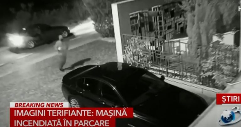 Mașină incendiată în județul Timiș. Ce au surprins camerele de supraveghere și cui i-ar aparține autoturismul! – VIDEO