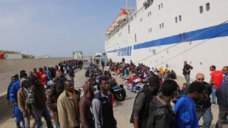 Canalul Mânecii. Marea Britanie pregătește cătușele pentru migranți