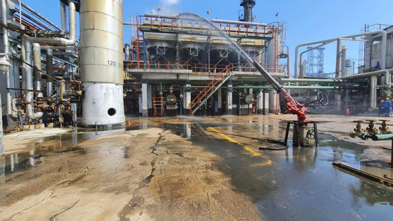 Ministrul Energiei, după incendiul de la Petromidia: Nu vor fi probleme cu aprovizionarea cu produse petroliere până când va reporni rafinăria