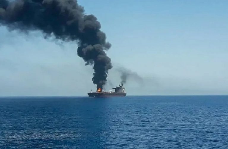 SUA participă la anchetarea atacului petrolierului în care a fost ucis un român