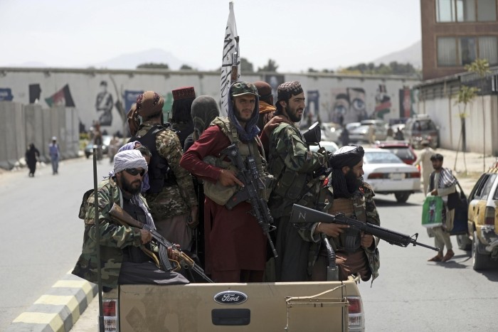 Afganistan, dilema investitorilor: abandonăm profitul sau lucrăm cu talibanii?