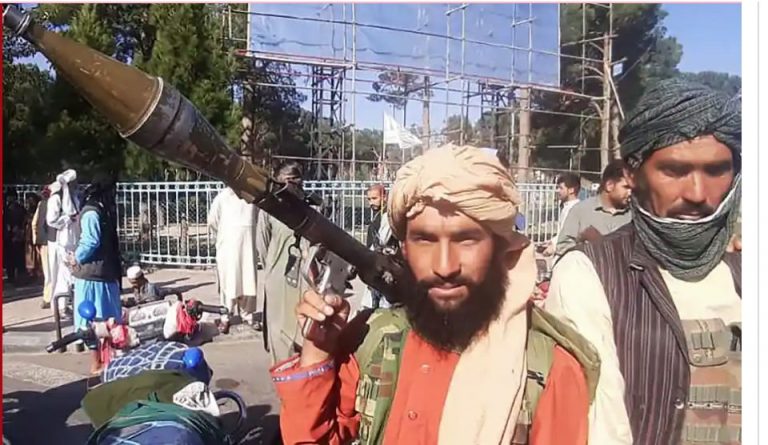 Afganistan. Talibanii nu se ating de ambasada rusă din Kabul. Londra convoacă de urgență Parlamentul