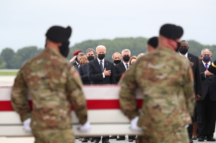 Umilința din Afganistan va otrăvi până la capăt mandatul lui Biden