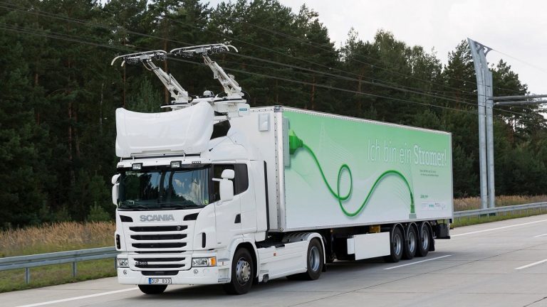 Germania vrea să electrifice și autostrăzile. Camioanele, ca trenurile