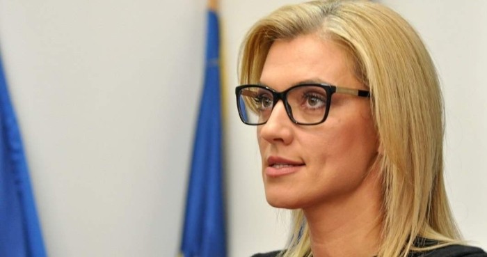 Divorțată de Coldea, pentru Iohannis!