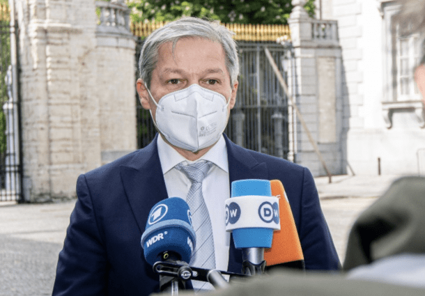 Săgeți în direcția premierului. Cioloș: ”Vaccinarea nu putem spune că merge bine” – VIDEO