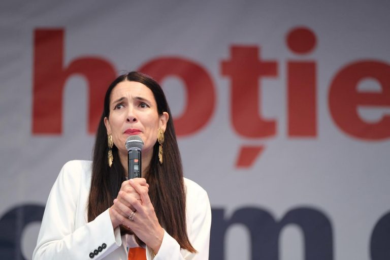 Atac frontal la primarul sectorului 1. Clotilde Armand, acuzată de minciună: ”Vom avea, deci, în continuare, gunoi pe străzi”