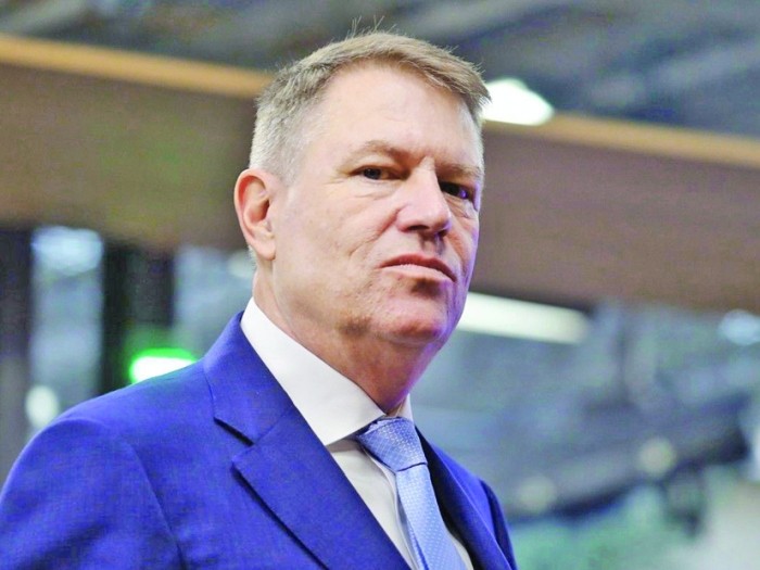 Iohannis face un pas în spate. USR-PLUS, lăsat în ofsaid