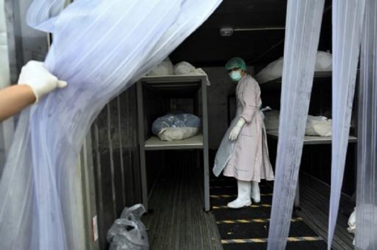 Covid-19 în Thailanda. Morgile nu mai fac față și închiriază containere frigorifice