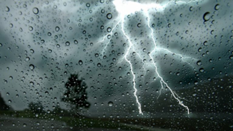 Se strică vremea: sunt anunțate ploi și intensificări ale vântului! Zonele vizate de informarea meteo emisă de ANM