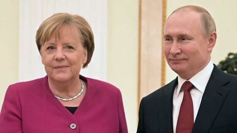 În vizită de adio la Moscova, Angela Merkel i-a transmis ultimul mesaj lui Putin