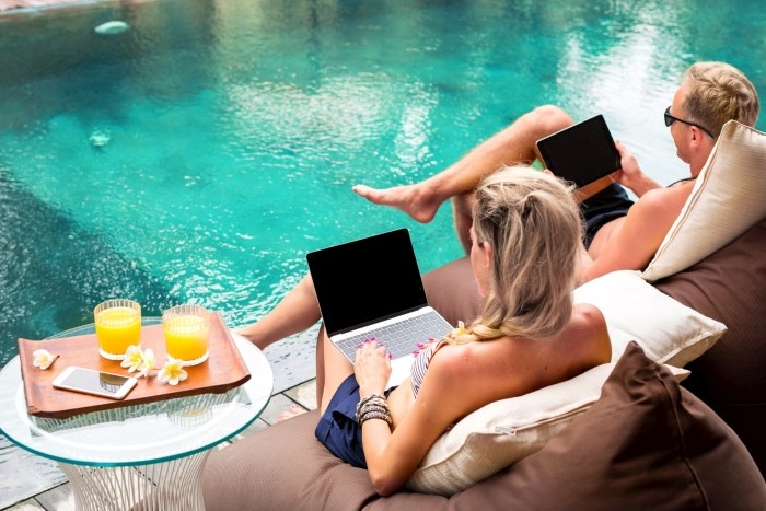 Soare și Wi-Fi: destinația de vacanță, combinată cu munca de la distanță