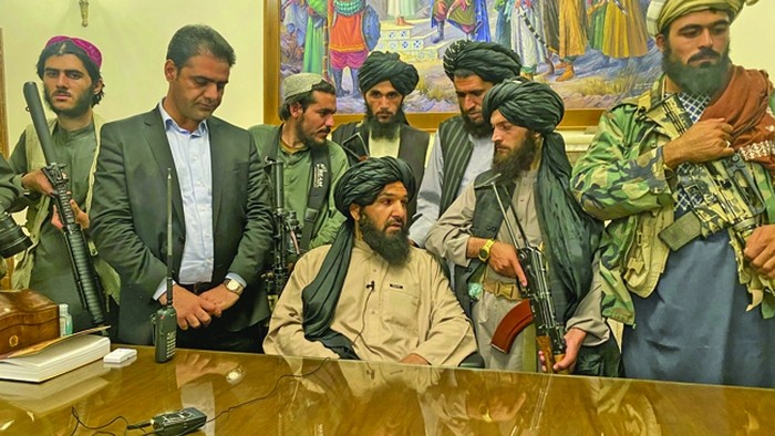 Ce vor face talibanii cu o economie de 22  miliarde USD?