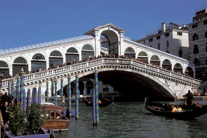 Scaunul cu rotile, prioritatea Veneției