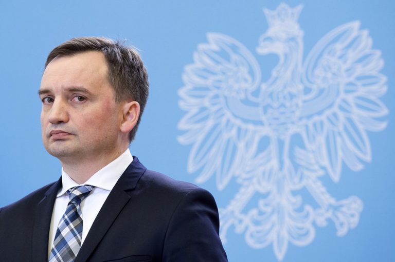 Mesaj dur de la Varșovia: Polonia trebuie să rămână membră a UE, dar nu cu orice preţ