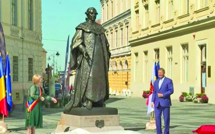 Klaus-Iohannis-statuie - Ziarul National