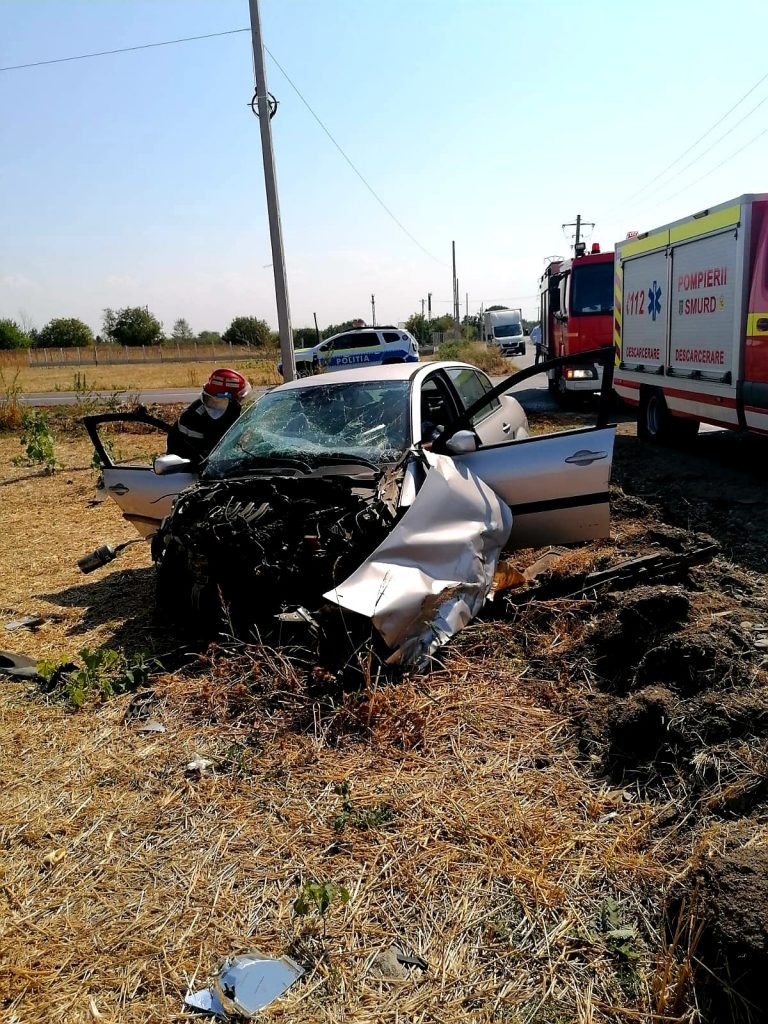 Grav accident în Giurgiu: a intervenit descarcerarea! Patru oameni au ajuns la spital – FOTO