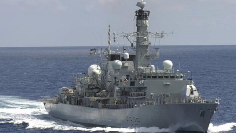 Rară trecere a unei nave de război britanice în strâmtoarea Taiwan