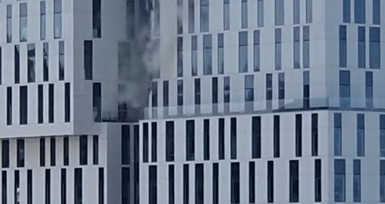 Incendiu la un mall din Brașov. Pompierii, în alertă – VIDEO